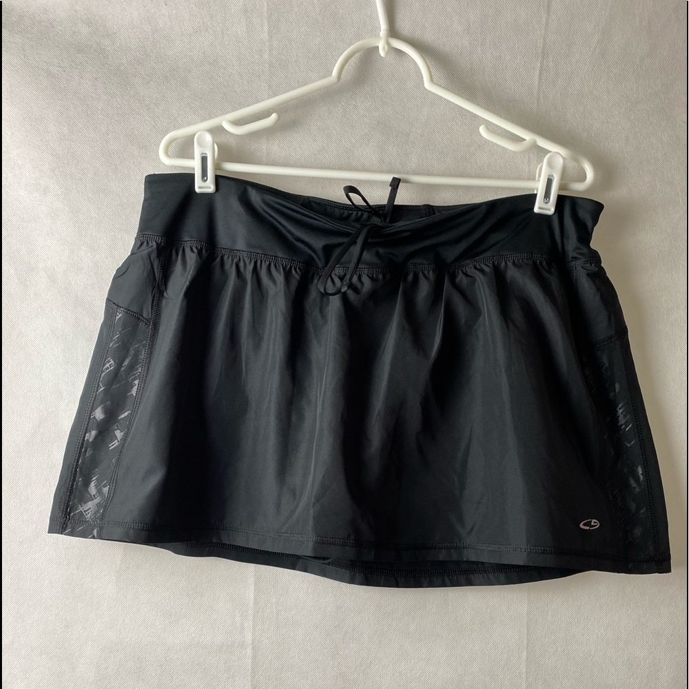 CHAMPION athletic skirt.
